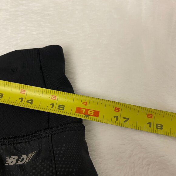 New Balance Women Short Activewear 30x12 Size Medium Black Running Athletic - Picture 5 of 6